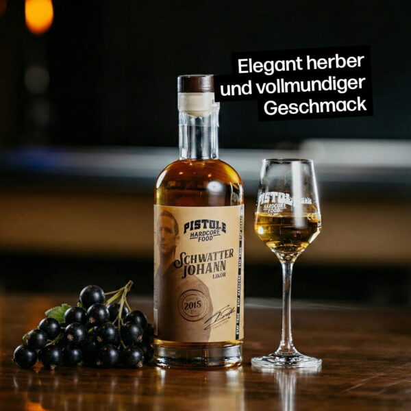 Schwarze Johannisbeer Likör mit elegant herbem und vollmundigem Geschmack