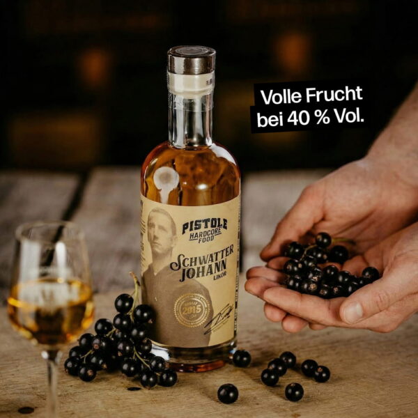 Schwarze Johannisbeer Likör mit 40% Vol. Alkohol und voller Frucht