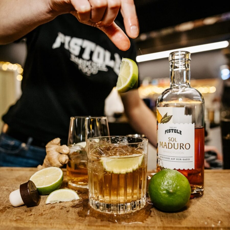 Pistole Hardcore-Food Rum-Basierte Spirituose Sol Maduro - Premium Mango Rum