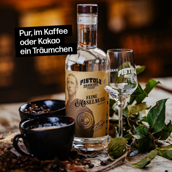 Haselnuss Obstler pur, im Kaffee oder Kakao