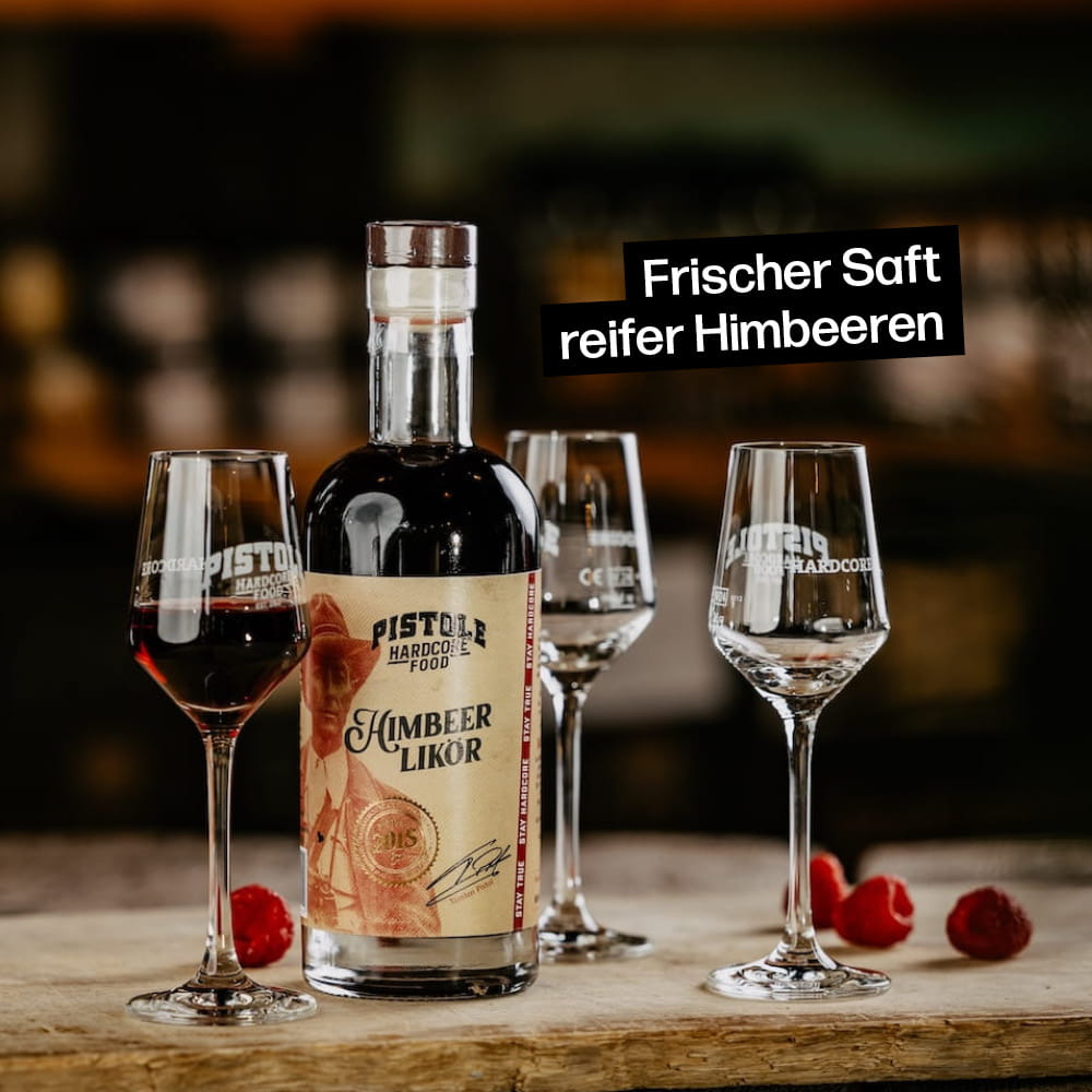 Himbeer Likör mit frischem Saft reifer Himbeeren